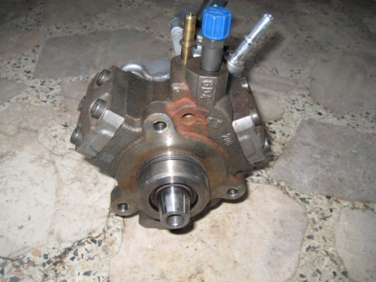 ปั้ม 3 โรเตอร์ ไม่ทราบรุ่น 4,800 เหลือ 2,800 สภาพค่อนข้างใหม่