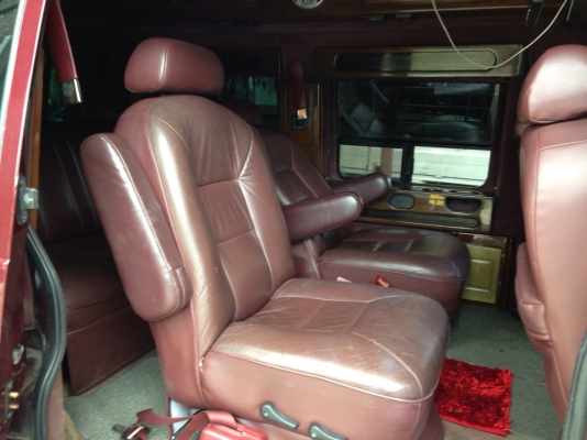 ขายถูก....รถตู้นอน นั่งสบายสุด สภาพดีมากหายาก มือเดียว