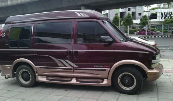 ขายถูก....รถตู้นอน นั่งสบายสุด สภาพดีมากหายาก มือเดียว