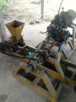 ประมูลเครื่องอัดถ่าน 2หัว 8เกียร์ วันละ 2ตัน