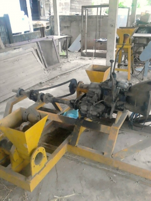 ประมูลเครื่องอัดถ่าน 2หัว 8เกียร์ วันละ 2ตัน