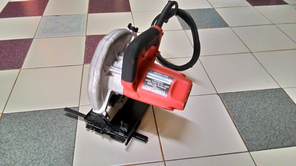 ขายเลื่อยวงเดือนไฟฟ้าขนาดใส่ใบ7นิ้วสภาพเกือบใหม่อุปกรณ์บังใบครบๆยี่ห้อMaktec by Makitaพร้อมใช้งานได้เลยครับ