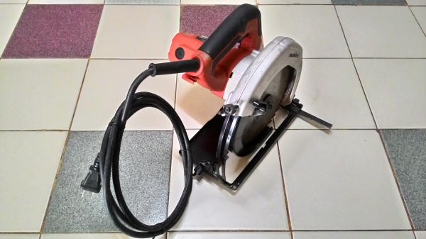 ขายเลื่อยวงเดือนไฟฟ้าขนาดใส่ใบ7นิ้วสภาพเกือบใหม่อุปกรณ์บังใบครบๆยี่ห้อMaktec by Makitaพร้อมใช้งานได้เลยครับ