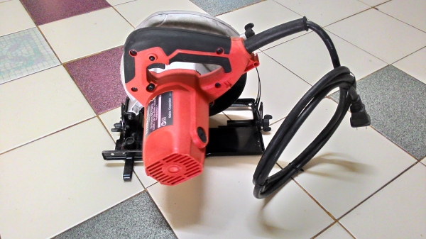 ขายเลื่อยวงเดือนไฟฟ้าขนาดใส่ใบ7นิ้วสภาพเกือบใหม่อุปกรณ์บังใบครบๆยี่ห้อMaktec by Makitaพร้อมใช้งานได้เลยครับ