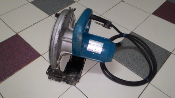 ขายเลื่อยวงเดือนไฟฟ้าขนาดใส่ใบ7นิ้วยี่ห้อ Makitaรุ่น5806B(1,050W)