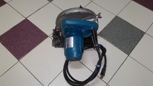 ขายเลื่อยวงเดือนไฟฟ้าขนาดใส่ใบ7นิ้วยี่ห้อ Makitaรุ่น5806B(1,050W)