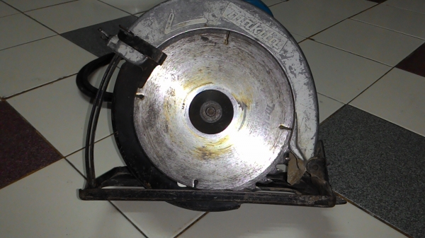 ขายเลื่อยวงเดือนไฟฟ้าขนาดใส่ใบ7นิ้วยี่ห้อ Makitaรุ่น5806B(1,050W)