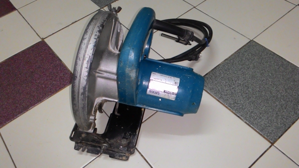 ขายเลื่อยวงเดือนไฟฟ้าขนาดใส่ใบ7นิ้วยี่ห้อ Makitaรุ่น5806B(1,050W)