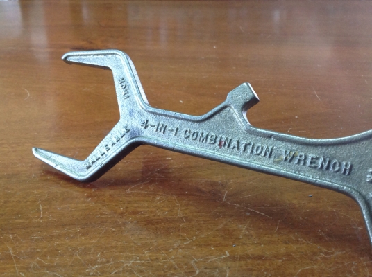 ขายประแจ Vintage หายาก 4 in 1 ใช้สำหรับถอดกรอง