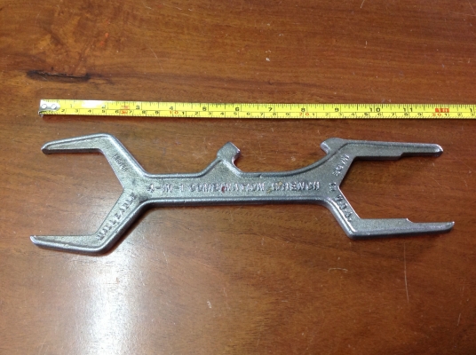 ขายประแจ Vintage หายาก 4 in 1 ใช้สำหรับถอดกรอง