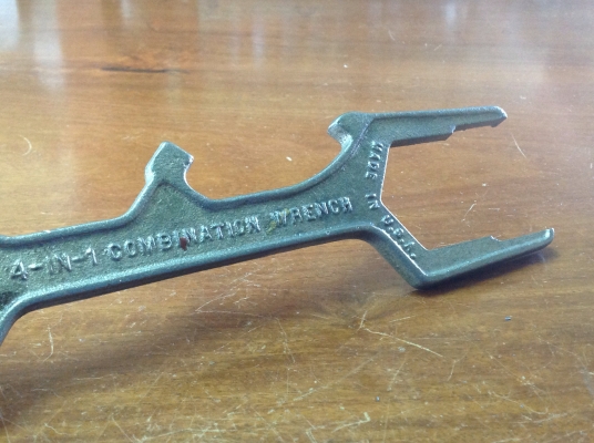 ขายประแจ Vintage หายาก 4 in 1 ใช้สำหรับถอดกรอง