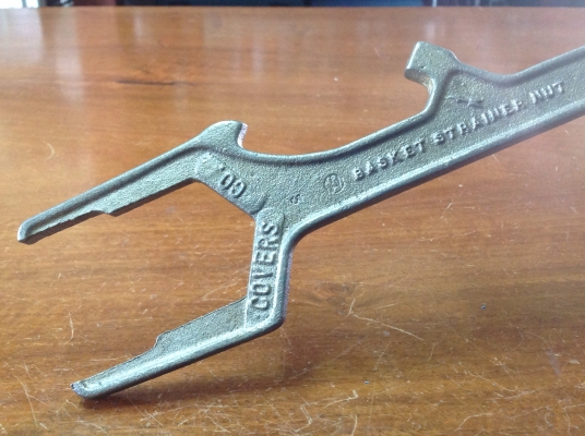 ขายประแจ Vintage หายาก 4 in 1 ใช้สำหรับถอดกรอง