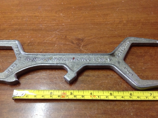 ขายประแจ Vintage หายาก 4 in 1 ใช้สำหรับถอดกรอง