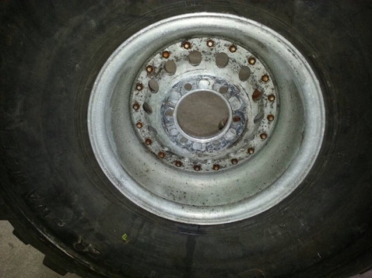 ล้อหยดน้ำอเมริกา พร้อมยาง 44 นิ้ว ล้อหยดน้ำอเมริกา พร้อมยาง 44 นิ้ว