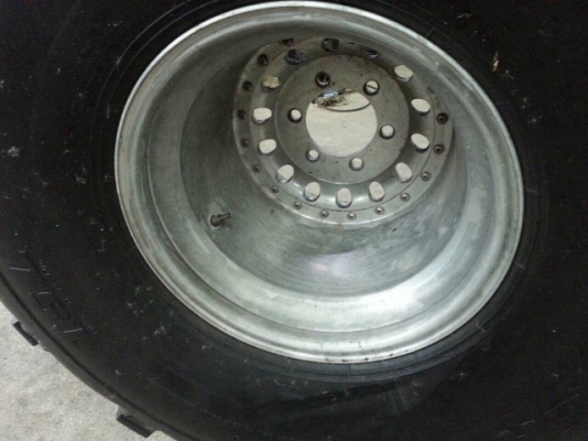 ล้อหยดน้ำอเมริกา พร้อมยาง 44 นิ้ว ล้อหยดน้ำอเมริกา พร้อมยาง 44 นิ้ว