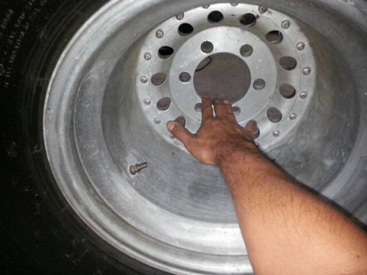 ล้อหยดน้ำอเมริกา พร้อมยาง 44 นิ้ว ล้อหยดน้ำอเมริกา พร้อมยาง 44 นิ้ว