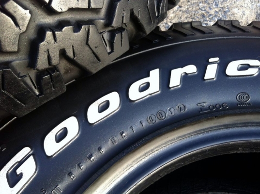 ขายยาง BF Goodrich All-terrain ขนาด 265 75 r16 ปี12 สวยๆ