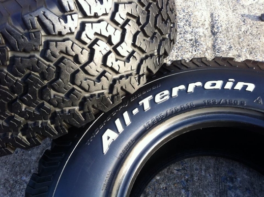 ขายยาง BF Goodrich All-terrain ขนาด 265 75 r16 ปี12 สวยๆ