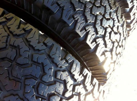 ขายยาง BF Goodrich All-terrain ขนาด 265 75 r16 ปี12 สวยๆ