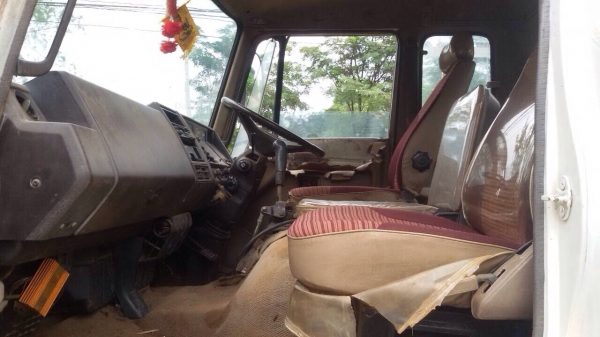 ขายรถสิบล้อเทเลอร์ FM187LA เครื่อง HO7C-185 แรง 2 เพลา สโลกลาง ทะเบียนพร้อม