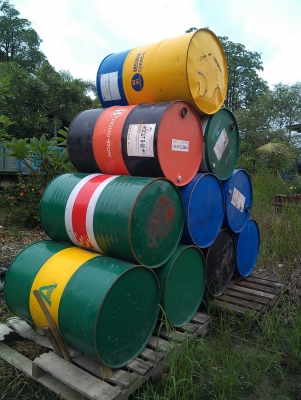 ขายถังน้ำมันเครื่อง 200 ลิตร ใบละ 480 บาท