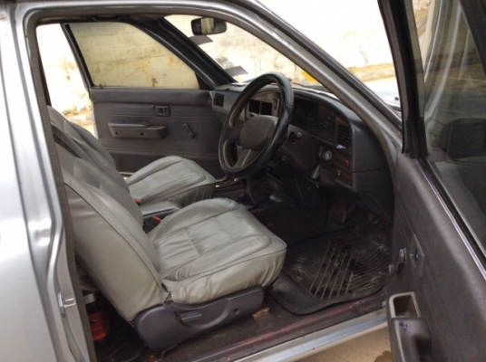 ขายรถกระบะ ไมตี้เอ็กซ์แคป ปี 93 เครื่องเดิม 2L เกียร์ธรรมดา เพาเวอร์โรงงาน ภายในเบาะหนังสวย แอร์เย็นฉ่ำ วิทยุจอทีวี  เครื่องวิ่งดี เกียร์แน่น คัสซีสวย แม็ก 15 ยางใหม่ หลังคาลงเล่ม รถขับดีครับ