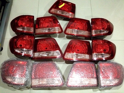 ไฟท้าย Fortunerของแท้ห้าง ครบชุด สภาพสวย ตจว ส่งได้ครับ มี 3 ชุด แท้ทั้งหมด ........ขายชุดละ 2500 บาทครับ