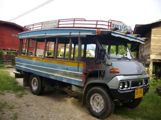 ขายรถโตโยต้าไดน่าสี่ล้อกลางรถโดยสารโบราณ(รถคอกหมู) ขายรถโตโยต้าไดน่าสี่ล้อกลางรถโดยสารโบราณ(รถคอกหมู)