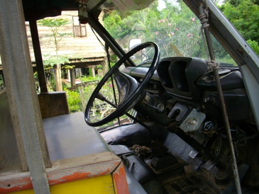 ขายรถโตโยต้าไดน่าสี่ล้อกลางรถโดยสารโบราณ(รถคอกหมู) ขายรถโตโยต้าไดน่าสี่ล้อกลางรถโดยสารโบราณ(รถคอกหมู)