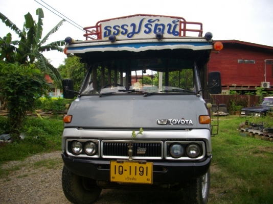 ขายรถโตโยต้าไดน่าสี่ล้อกลางรถโดยสารโบราณ(รถคอกหมู) ขายรถโตโยต้าไดน่าสี่ล้อกลางรถโดยสารโบราณ(รถคอกหมู)