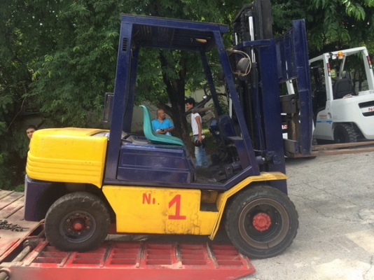 รถยกโคมัสสึรุ่น 11 น้ำหนักยก 3 ตัน เสาสูง 3 เมตร เครื่องดีเซล เกียร์ออโต้ แผงงาสไลด์