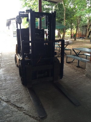 รถยกโคมัสสึรุ่น 11 น้ำหนักยก 3 ตัน เสาสูง 3 เมตร เครื่องดีเซล เกียร์ออโต้ แผงงาสไลด์