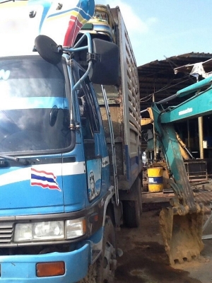 รถฮีโน่ 10 ล้อ รั้ว  KT525  เปลื่ยนเครื่อง  187 แรงม้า.  สนใจติดต่อ 081 - 6079515