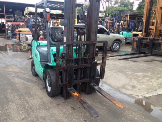 รถยกมิตซูบิชิ น้ำหนักยก 2 ตัน เสาสูง 4 เมตร เข้าตู้ เครื่องดีเซล เกียร์ออโต้