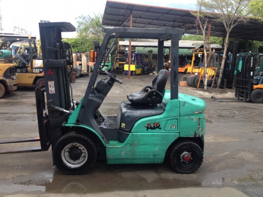 รถยกมิตซูบิชิ น้ำหนักยก 2 ตัน เสาสูง 4 เมตร เข้าตู้ เครื่องดีเซล เกียร์ออโต้