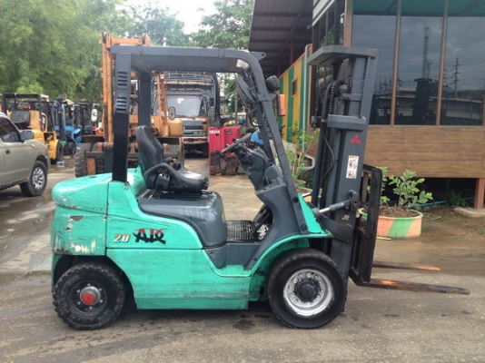 รถยกมิตซูบิชิ น้ำหนักยก 2 ตัน เสาสูง 4 เมตร เข้าตู้ เครื่องดีเซล เกียร์ออโต้