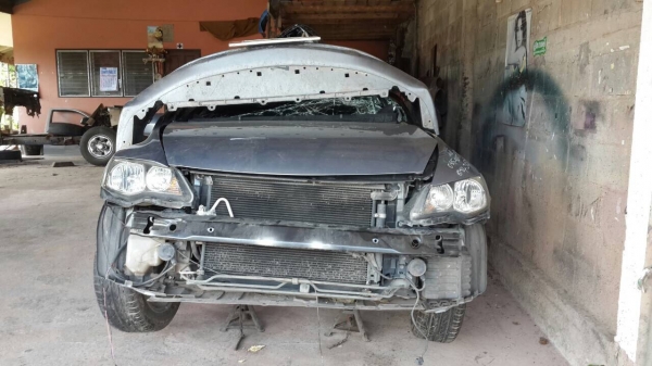 ขายด่วน ซากรถเก๋งฮอนด้า ขายด่วน ซากรถเก๋งฮอนด้า