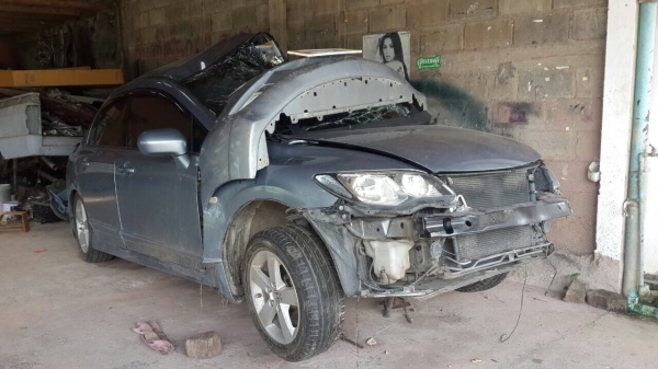 ขายด่วน ซากรถเก๋งฮอนด้า ขายด่วน ซากรถเก๋งฮอนด้า