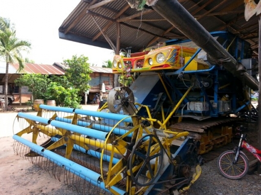 ขายรถเกี่ยวข้าวอุ้ม2.5ตัน เจ้าช้างไวไฟ เครื่องJO8C 260แรง เครื่องดี ช่วงล่างแน่น พร้อมลุยงานนาปี สภาพพร้อมใช้งาน สนใจโทร 090-8588220คุณนะ หรือ www.truck.in.th/498