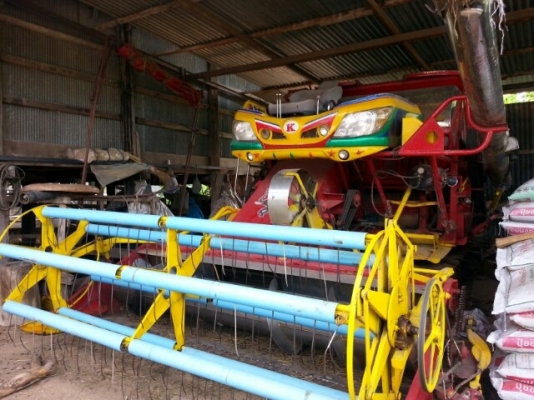 ขายรถเกี่ยวข้าวไวไฟจอมพลัง อุ้ม2.5ตัน เครื่องมิทซู6D17 220แรง ตัวเดิน10ใหญ่ ปั้ม22 สภาพพร้อมใช้ รถปี52 ไม่ปรับระดับ รถสวย ช่วงล่างแน่น สนใจโทร 090-8588220คุณนะ หรือ www.truck.in.th/498