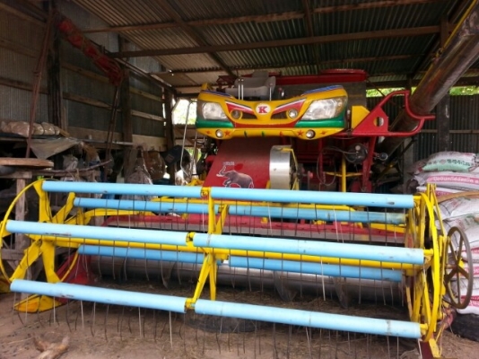 ขายรถเกี่ยวข้าวไวไฟจอมพลัง อุ้ม2.5ตัน เครื่องมิทซู6D17 220แรง ตัวเดิน10ใหญ่ ปั้ม22 สภาพพร้อมใช้ รถปี52 ไม่ปรับระดับ รถสวย ช่วงล่างแน่น สนใจโทร 090-8588220คุณนะ หรือ www.truck.in.th/498