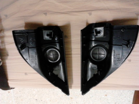 หูช้าง วีโก้ แชมป์ พรีรันเนอร์ 4 ประตู  ลำโพงเดิม 4 ตัว ดูรูปเอาน่ะครับ