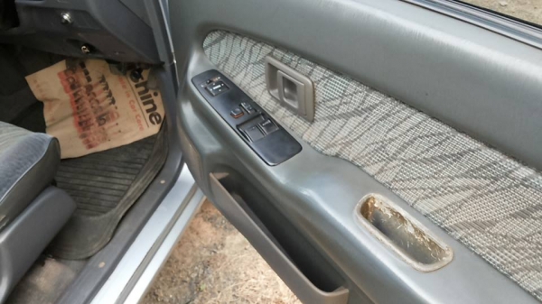 **180,000 บ.ต่อรอง**ขาย กระบะแค็ปTOYOTA HILUX TIGER 3.0 ปี43/00 ไมล์19x,xxx เครื่องเดิมเกียร์เดิม 5L แน่นๆ แรงๆ แห้งดีไม่เยิ้ม เกียร์ดีไม่หลุดไม่หอน ช่วงล่างหนึบ คัสซีสวยเดิมไม่ปะไม่ดาม ไม่ผุ กระบะสวยมีพื้นปูกระบะ หน้า-หลังเดิมไม่เคยชนหนัก ภายในเก๋งดีคอนโ