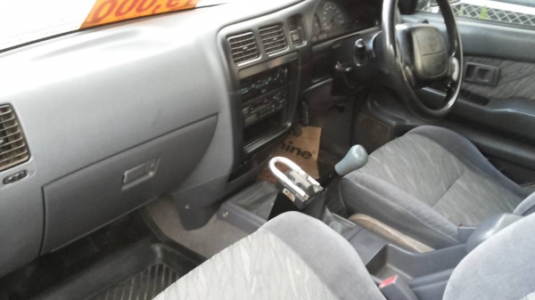 **180,000 บ.ต่อรอง**ขาย กระบะแค็ปTOYOTA HILUX TIGER 3.0 ปี43/00 ไมล์19x,xxx เครื่องเดิมเกียร์เดิม 5L แน่นๆ แรงๆ แห้งดีไม่เยิ้ม เกียร์ดีไม่หลุดไม่หอน ช่วงล่างหนึบ คัสซีสวยเดิมไม่ปะไม่ดาม ไม่ผุ กระบะสวยมีพื้นปูกระบะ หน้า-หลังเดิมไม่เคยชนหนัก ภายในเก๋งดีคอนโ