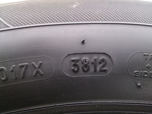 ขายยางMICHELIN 215/60R16 ยางสัปดาห์ที่38ปี12 สวยๆจำนวน 1 ชุด