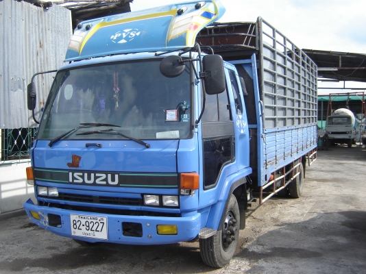 ขายรถหกล้อ195 แรงม้า ยาว 7 เมตร ราคา 500000 บาท โทร 0892406621