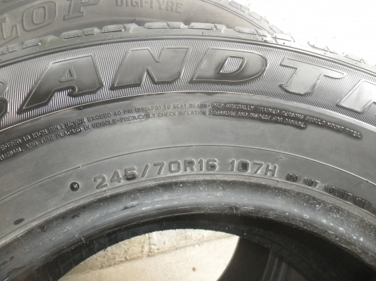 ยาง DUNLOP 245/70R16 ปี11 สวยๆ 4 เส้น ราคา 2500 บาท