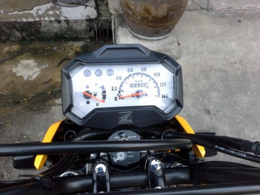 มาแล้วด่วนๆๆๆๆ Zoomer x ปี 57 วิ่ง 2,000 กม. สีเหลือง ล้อแม็ค สวยมาก มาแล้วด่วนๆๆๆๆ Zoomer x ปี 57 วิ่ง 2,000 กม. สีเหลือง ล้อแม็ค สวยมาก