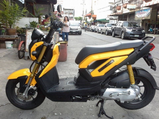 มาแล้วด่วนๆๆๆๆ Zoomer x ปี 57 วิ่ง 2,000 กม. สีเหลือง ล้อแม็ค สวยมาก