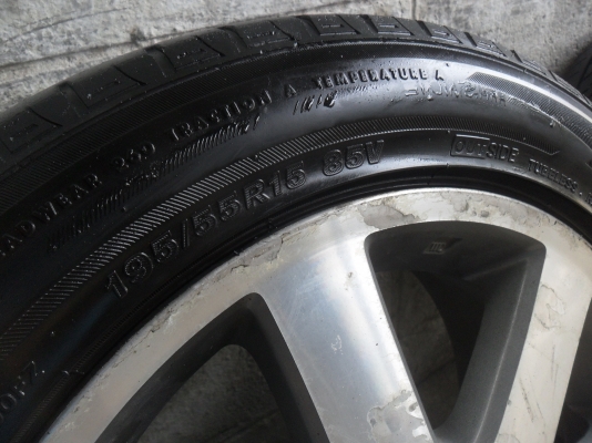 ล้อแม็ก 15นิ้ว 4รู100 พร้อมยาง สวยๆ 4ล้อ ราคา 4300 บาท ล้อแม็ก 15นิ้ว 4รู100 พร้อมยาง สวยๆ 4ล้อ ราคา 4300 บาท